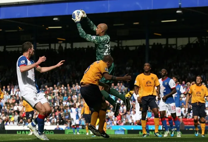 Framed Print : Tim Howard Saves: Everton at Ewood Park vs. Blackburn Rovers, Premier League (2011)