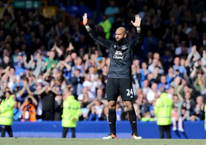Framed Print : Tim Howard Waves to Everton Fans: Everton FC vs Norwich City, Barclays Premier League - Goodison Park Framed Print : Tim Howard Waves to Everton Fans: Everton FC vs Norwich City, Barclays Premier League - Goodison Park