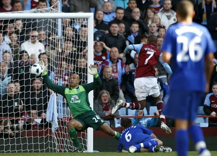 Framed Print : Tim Howard's Dramatic Save: Denying Ashley Young's Goal Attempt in the Barclays Premier League (Aston Villa vs. Everton, 29 August 2010) Framed Print : Tim Howard's Dramatic Save: Denying Ashley Young's Goal Attempt in the Barclays Premier League (Aston Villa vs. Everton, 29 August 2010)