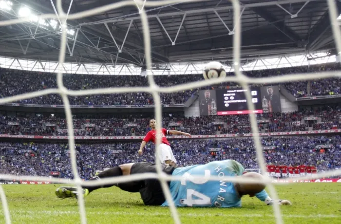 Framed Print : Tim Howard's Epic Penalty Save: Everton vs Manchester United at FA Cup Semi-Final, Wembley Stadium (2009) Framed Print : Tim Howard's Epic Penalty Save: Everton vs Manchester United at FA Cup Semi-Final, Wembley Stadium (2009)