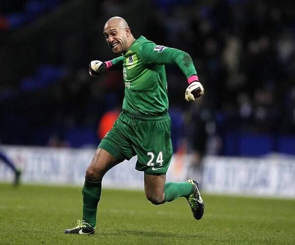 Tim Howard's Exultant Moment: Everton's FA Cup Victory at Reebok Stadium (2-1)