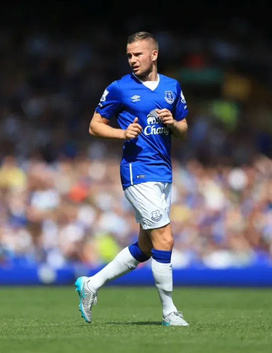 Framed Print : Tom Cleverley in Action: Everton vs Watford, Premier League, Goodison Park Framed Print : Tom Cleverley in Action: Everton vs Watford, Premier League, Goodison Park