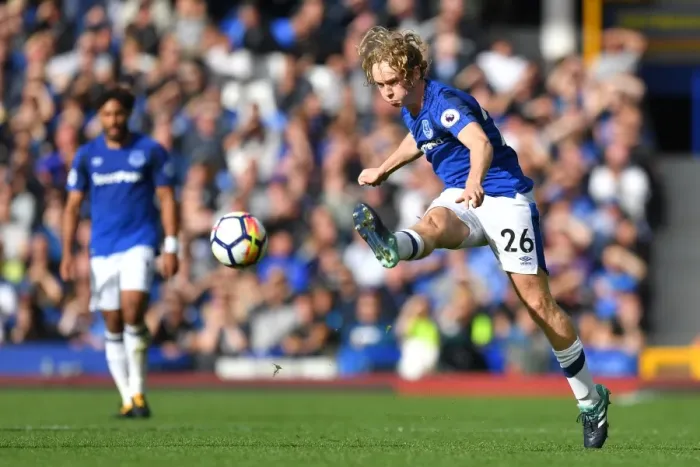 Framed Print : Tom Davies of Everton Facing Off Against Tottenhotspur at Goodison Park during the 2017-18 Premier League Season Framed Print : Tom Davies of Everton Facing Off Against Tottenhotspur at Goodison Park during the 2017-18 Premier League Season