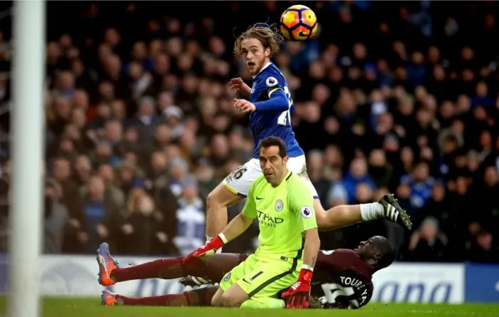 Framed Print : Tom Davies Scores Everton's Third Goal: Everton FC vs Manchester City at Goodison Park (Premier League)