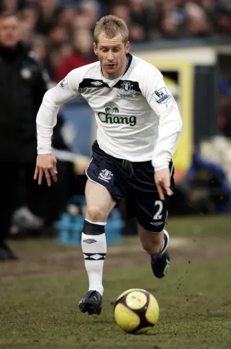 Framed Print : Tony Hibbert in Action for Everton FC - January 2009 Framed Print : Tony Hibbert in Action for Everton FC - January 2009