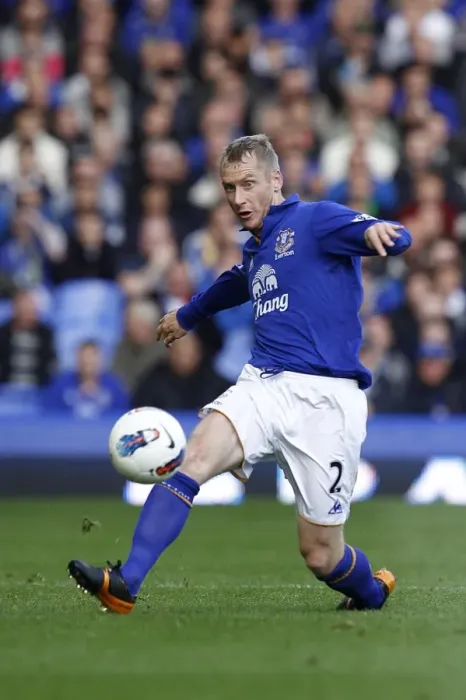 Framed Print : Tony Hibbert in Action: Everton vs Wigan Athletic at Goodison Park, Barclays Premier League (September 17, 2011) Framed Print : Tony Hibbert in Action: Everton vs Wigan Athletic at Goodison Park, Barclays Premier League (September 17, 2011)