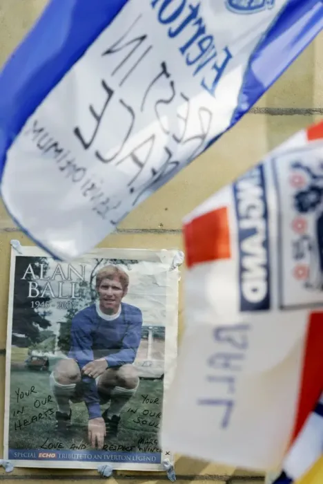 Framed Print : Tributes to Alan Ball: Everton vs Manchester United at Goodison Park (April 28, 2007) Framed Print : Tributes to Alan Ball: Everton vs Manchester United at Goodison Park (April 28, 2007)