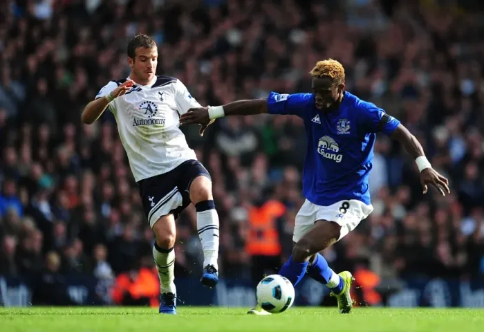 Framed Print : Van der Vaart vs. Saha: A Premier League Showdown - Tottenham Hotspur vs. Everton (23 October 2010) Framed Print : Van der Vaart vs. Saha: A Premier League Showdown - Tottenham Hotspur vs. Everton (23 October 2010)