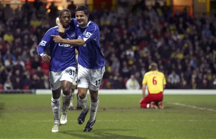 Framed Print : Watford v Everton - Manuel Fernandes celebrates scoring Framed Print : Watford v Everton - Manuel Fernandes celebrates scoring