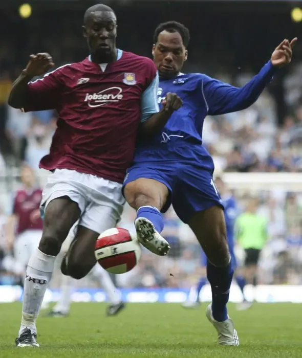 Framed Print : West Ham United v Everton Carlton Cole with Joleon Lescott Framed Print : West Ham United v Everton Carlton Cole with Joleon Lescott