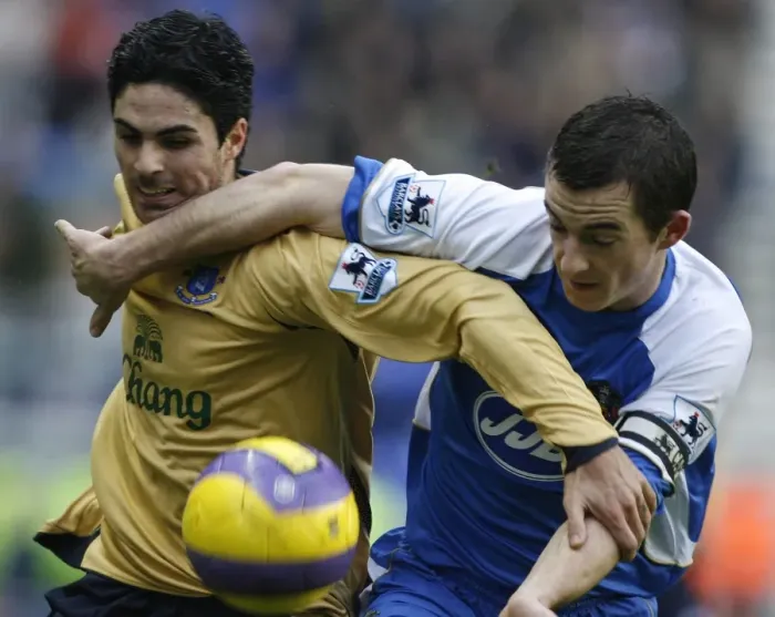 Framed Print : Wigan Athletics Baines challenges Evertons Arteta for the ball during their English Premier League Framed Print : Wigan Athletics Baines challenges Evertons Arteta for the ball during their English Premier League