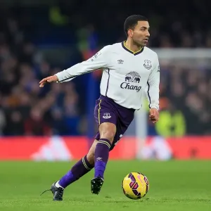 Aaron Lennon Charges Forward: Everton vs Chelsea Showdown at Stamford Bridge