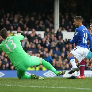 Aaron Lennon Scores Everton's Second Goal: Everton vs West Ham United, Barclays Premier League, Goodison Park