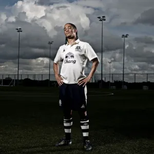 Agile Midfield Maestro: Steven Pienaar, Everton FC Agile Midfield Maestro: Steven Pienaar, Everton FC