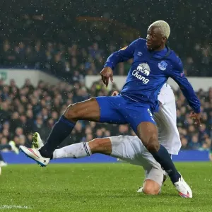 Arouna Kone Scores: Everton Takes the Lead in Europa League Clash Against Dynamo Kiev Arouna Kone Scores: Everton Takes the Lead in Europa League Clash Against Dynamo Kiev