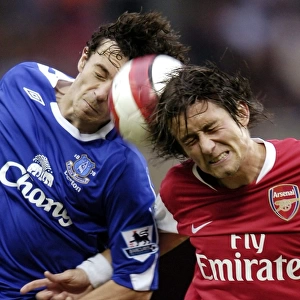 Arsenal v Everton 28 / 10 / 06 Arsenals Tomas Rosicky and Evertons Simon Davies in action