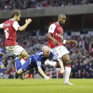 Arsenal v Everton 28 / 10 / 06 Evertons Andrew Johnson goes down by a challenge from Arsenals Mathieu Flamini and William Gallas in Arsenal v Everton 28 / 10 / 06 Evertons Andrew Johnson goes down by a challenge from Arsenals Mathieu Flamini and William Gallas in