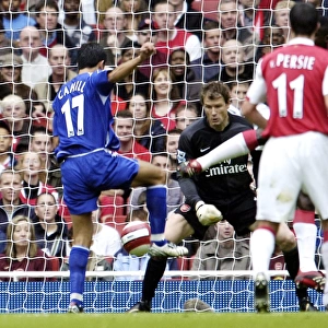 Arsenal v Everton 28 / 10 / 06 Evertons Tim Cahill scores the first goal