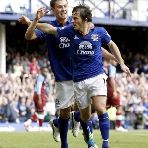 Baines Scores and Celebrates with Bilyaletdinov: Everton's Penalty Goal vs Aston Villa (September 10, 2011)