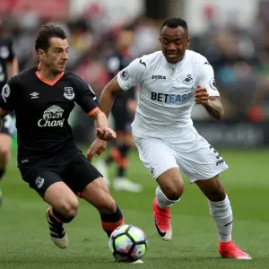 Baines vs. Ayew: Intense Battle for the Ball at Swansea City's Liberty Stadium (Premier League 2016-17)
