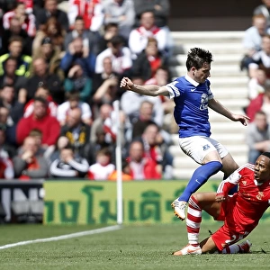 Baines vs. Clyne: A Premier League Rivalry Unfolds at St. Mary's (Southampton 2-Everton 0)