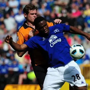 Battle for the Ball: Anichebe vs. Stearman - Everton vs. Wolverhampton Wanderers in the Premier League (09 April 2011) Battle for the Ball: Anichebe vs. Stearman - Everton vs. Wolverhampton Wanderers in the Premier League (09 April 2011)