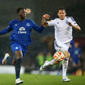 A Battle for the Ball: Everton vs Dynamo Kiev in Europa League Round of 16, First Leg (Goodison Park) A Battle for the Ball: Everton vs Dynamo Kiev in Europa League Round of 16, First Leg (Goodison Park)