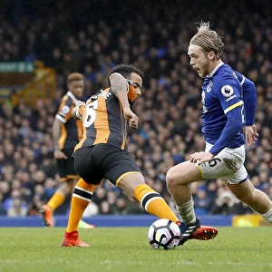 Battle for the Ball: A Head-to-Head Clash between Everton's Tom Davies and Hull City's Tom Huddlestone