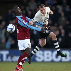 Battle for the Ball: Heitinga vs. Forte - FA Cup Third Round Clash between Scunthorpe United and Everton (08 January 2011) Battle for the Ball: Heitinga vs. Forte - FA Cup Third Round Clash between Scunthorpe United and Everton (08 January 2011)