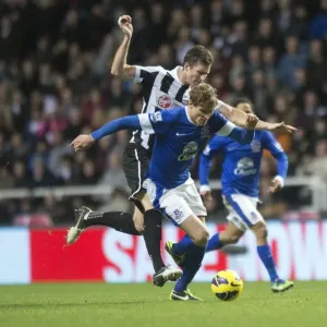 Battle for the Ball: Jelavic vs. Williamson - Everton's Victory at St. James Park (Everton 2-1 Newcastle United) Battle for the Ball: Jelavic vs. Williamson - Everton's Victory at St. James Park (Everton 2-1 Newcastle United)