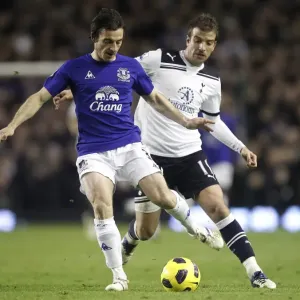 Battle for the Ball: Leighton Baines vs. Rafael van der Vaart - Everton vs. Tottenham Premier League Clash (05.01.2011) Battle for the Ball: Leighton Baines vs. Rafael van der Vaart - Everton vs. Tottenham Premier League Clash (05.01.2011)