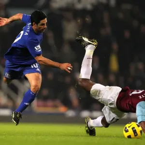 Battle for the Ball: Mikel Arteta vs. Luis Boa Morte - West Ham United vs. Everton, Premier League Rivalry (Upton Park, 2010) Battle for the Ball: Mikel Arteta vs. Luis Boa Morte - West Ham United vs. Everton, Premier League Rivalry (Upton Park, 2010)