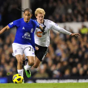 Battle for the Ball: Pienaar vs. Holden - Everton vs. Bolton Wanderers