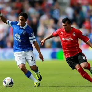 Battle for the Ball: Pienaar vs Medel - Cardiff City vs Everton, Premier League (31-08-2013) Battle for the Ball: Pienaar vs Medel - Cardiff City vs Everton, Premier League (31-08-2013)