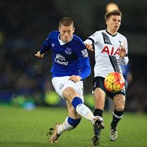 Battle for the Ball: Ross Barkley vs. Tom Carroll - Everton vs. Tottenham Hotspur, Premier League Rivalry