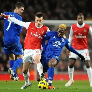Battle for the Ball: Saha vs. Koscielny - Arsenal vs. Everton, Premier League (2011) Battle for the Ball: Saha vs. Koscielny - Arsenal vs. Everton, Premier League (2011)