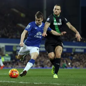 Battle for the Ball: Seamus Coleman vs Marko Arnautovic - Everton vs Stoke City, Premier League Battle for the Ball: Seamus Coleman vs Marko Arnautovic - Everton vs Stoke City, Premier League