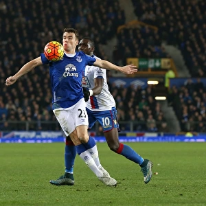 Battle for the Ball: Seamus Coleman vs. Yannick Bolasie - Everton vs. Crystal Palace, Premier League