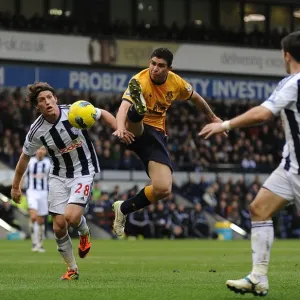 Battle for the Ball: Stracqualursi vs Jones - Everton vs West Bromwich Albion, Premier League (01 January 2012) Battle for the Ball: Stracqualursi vs Jones - Everton vs West Bromwich Albion, Premier League (01 January 2012)