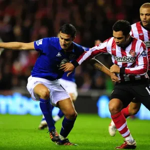 Battle for the Ball: Tim Cahill vs. Kieran Richardson - Everton vs. Sunderland, Premier League Rivalry (December 26, 2011, Stadium of Light) Battle for the Ball: Tim Cahill vs. Kieran Richardson - Everton vs. Sunderland, Premier League Rivalry (December 26, 2011, Stadium of Light)