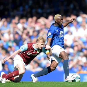 Battle at Goodison Park: Arouna Kone vs Ben Mee - Intense Rivalry on the Football Field Battle at Goodison Park: Arouna Kone vs Ben Mee - Intense Rivalry on the Football Field