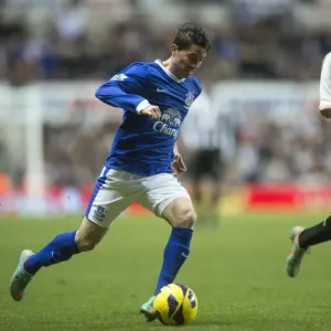 Battling for Possession: Santon vs. Oviedo in Newcastle United vs. Everton's Premier League Clash (2-1 in favor of Everton, St. James Park, 02-01-2013) Battling for Possession: Santon vs. Oviedo in Newcastle United vs. Everton's Premier League Clash (2-1 in favor of Everton, St. James Park, 02-01-2013)