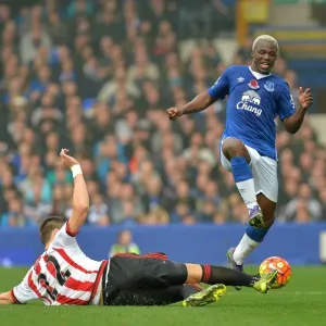 Clash at Goodison Park: A Battle Between Arouna Kone and Sebastian Coates Clash at Goodison Park: A Battle Between Arouna Kone and Sebastian Coates