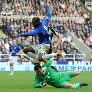 Clash at St. James Park: Louis Saha vs. Steve Harper - Everton vs. Newcastle United (05 March 2011) Clash at St. James Park: Louis Saha vs. Steve Harper - Everton vs. Newcastle United (05 March 2011)