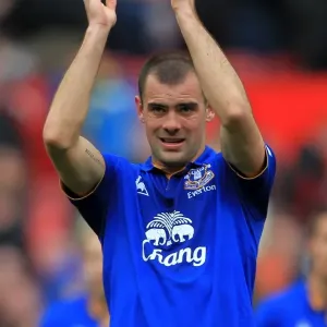 Darron Gibson's Emotional Farewell: Everton's Unforgettable Moment at Old Trafford (April 2012, Premier League) Darron Gibson's Emotional Farewell: Everton's Unforgettable Moment at Old Trafford (April 2012, Premier League)