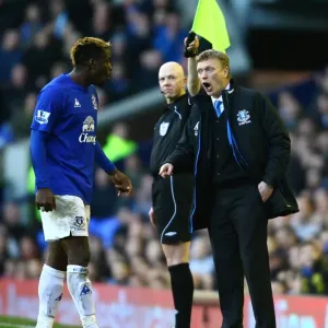 David Moyes Intensely Discusses Game Strategy with Louis Saha during Everton vs. Sunderland (Barclays Premier League, 26 February 2011, Goodison Park) David Moyes Intensely Discusses Game Strategy with Louis Saha during Everton vs. Sunderland (Barclays Premier League, 26 February 2011, Goodison Park)
