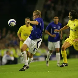 Defying the Odds: James Beattie's Determined Run Against Villarreal's Defenders Defying the Odds: James Beattie's Determined Run Against Villarreal's Defenders