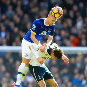 Dele Alli vs. Morgan Schneiderlin: Intense Battle for Ball Possession - Tottenham Hotspur vs. Everton (Premier League) Dele Alli vs. Morgan Schneiderlin: Intense Battle for Ball Possession - Tottenham Hotspur vs. Everton (Premier League)