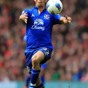 Determined Dribble at Old Trafford: Steven Pienaar's Epic Run Against Manchester United (Everton vs. Manchester United, Barclays Premier League, 22 April 2012) Determined Dribble at Old Trafford: Steven Pienaar's Epic Run Against Manchester United (Everton vs. Manchester United, Barclays Premier League, 22 April 2012)
