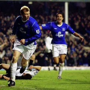 Duncan Ferguson scores